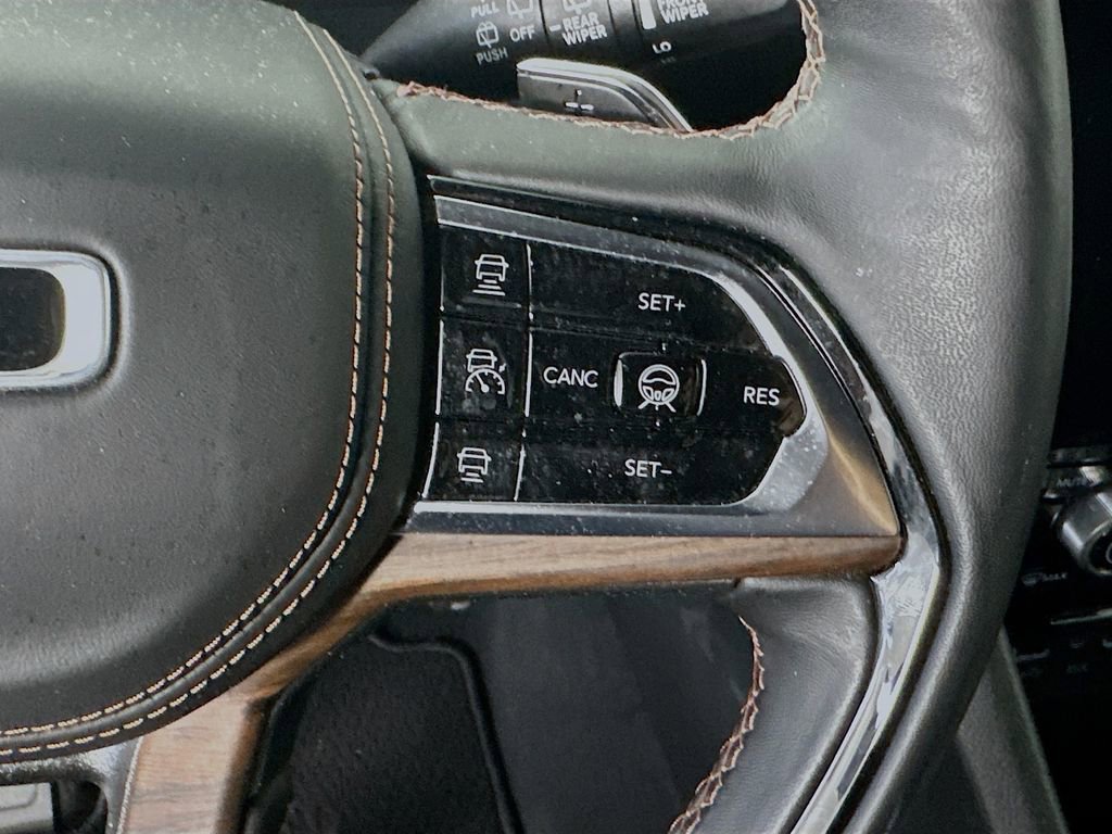 Used 2022 Jeep Grand Cherokee Summit AWD/4WD image 27