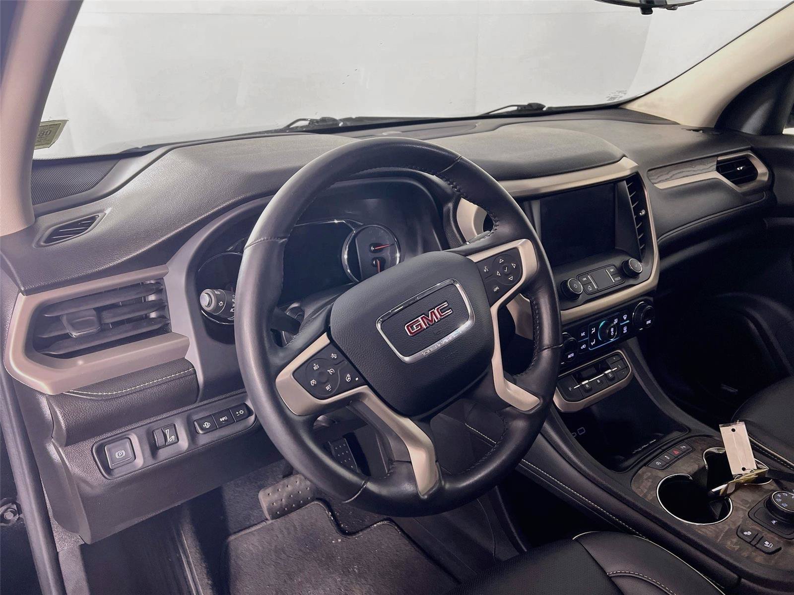 Used 2021 GMC Acadia Denali w/ Denali Ultimate Package AWD/4WD image 9