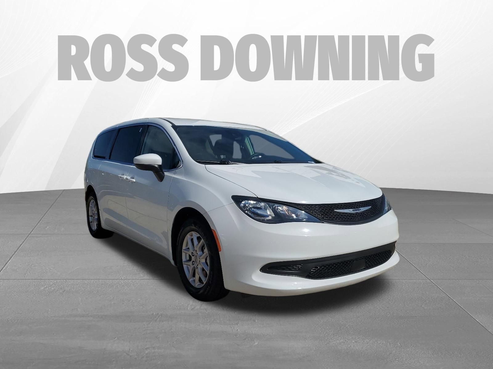 Used 2023 Chrysler Voyager LX image 3