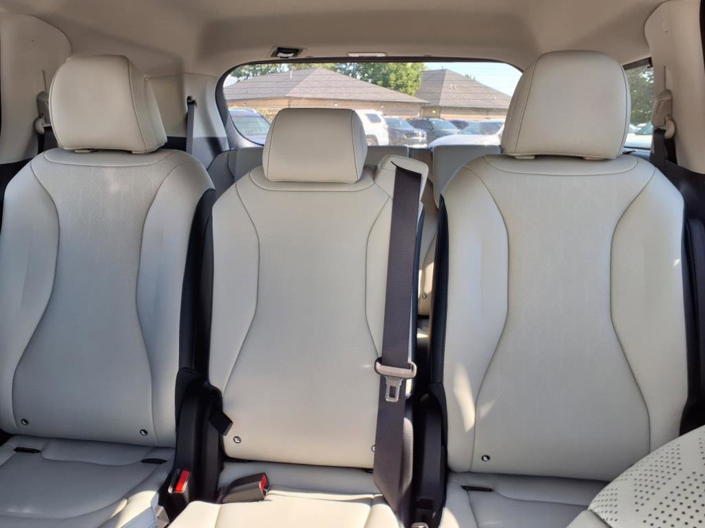 New 2026 Kia Carnival EX image 25