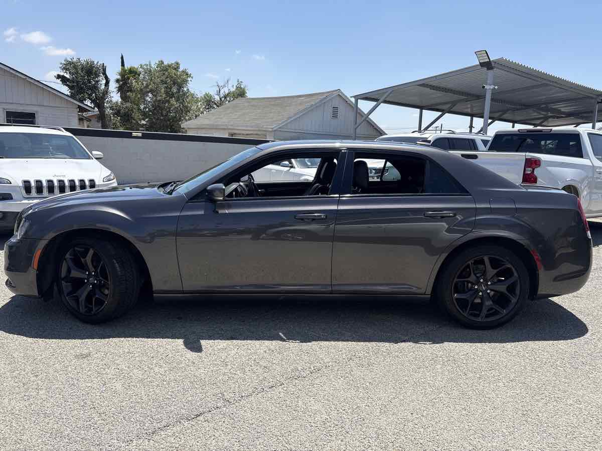 Used 2021 Chrysler 300 S RWD image 2
