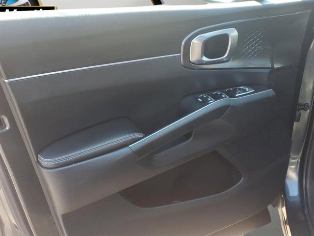 Used 2024 Kia Sorento S image 8