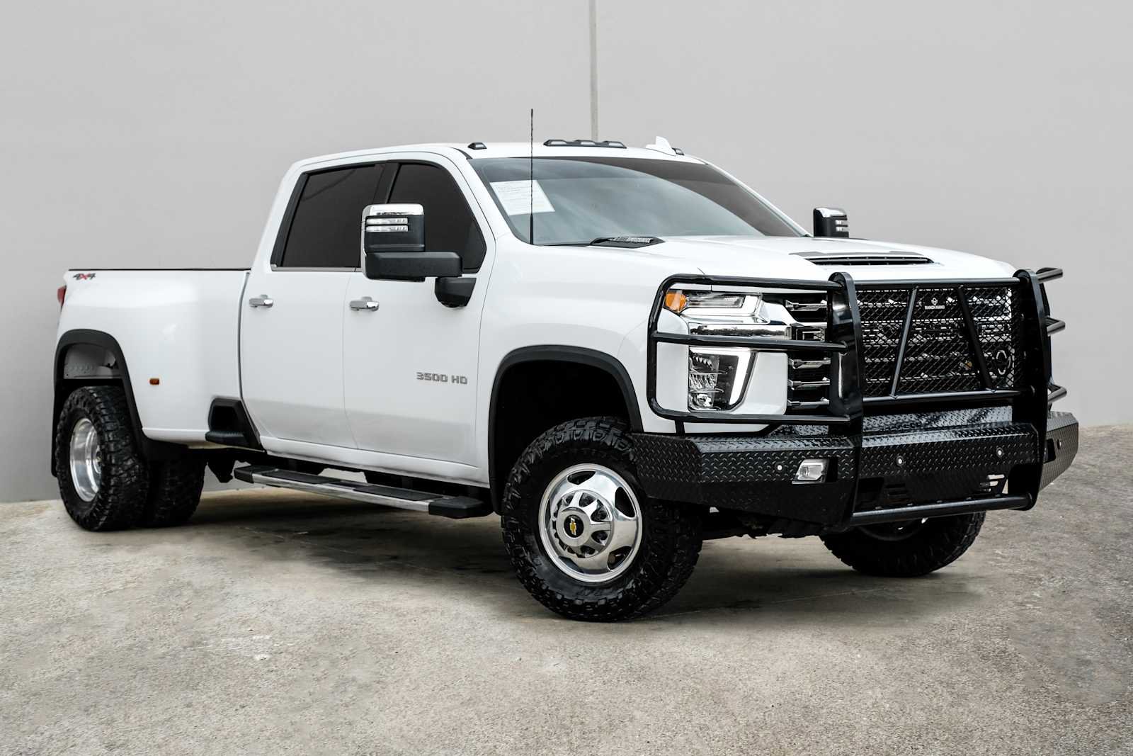 Used 2022 Chevrolet Silverado 3500 LTZ w/ LTZ Convenience Package AWD/4WD image 6