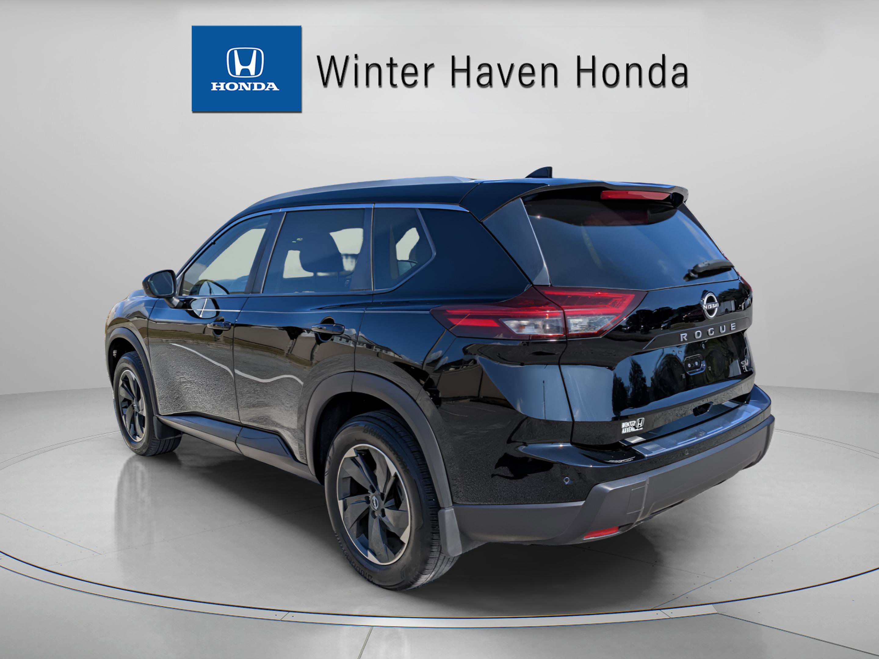 Used 2024 Nissan Rogue SV w/ SV Premium Package image 5