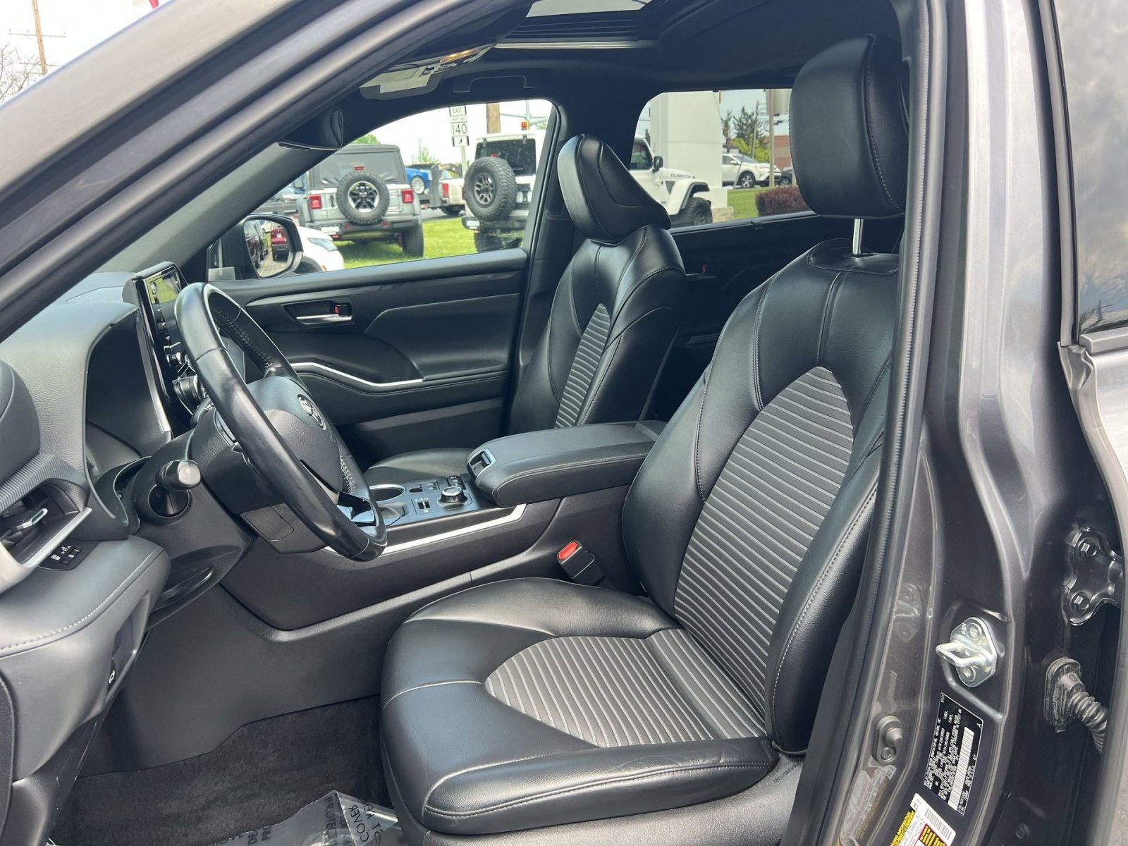 Used 2022 Toyota Highlander XSE AWD/4WD image 21
