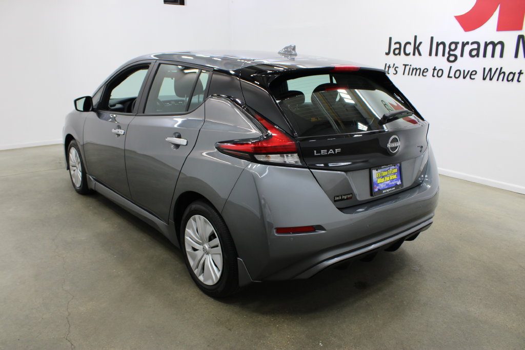 Used 2025 Nissan Leaf S FWD image 3