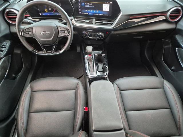 Used 2024 Chevrolet Trax RS w/ Sunroof Package FWD image 17