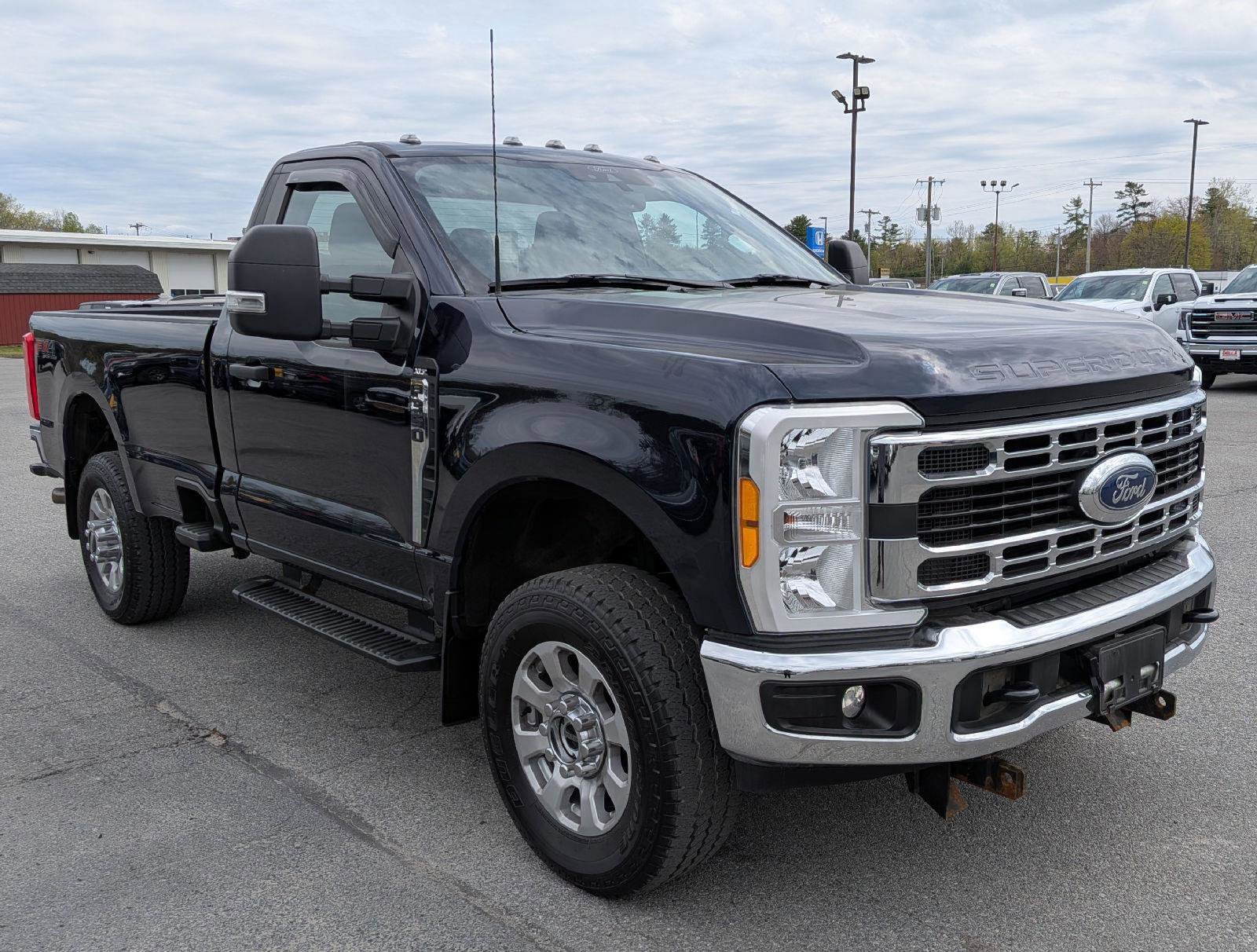 Used 2023 Ford F350 XLT w/ FX4 Off-Road Package AWD/4WD image 4