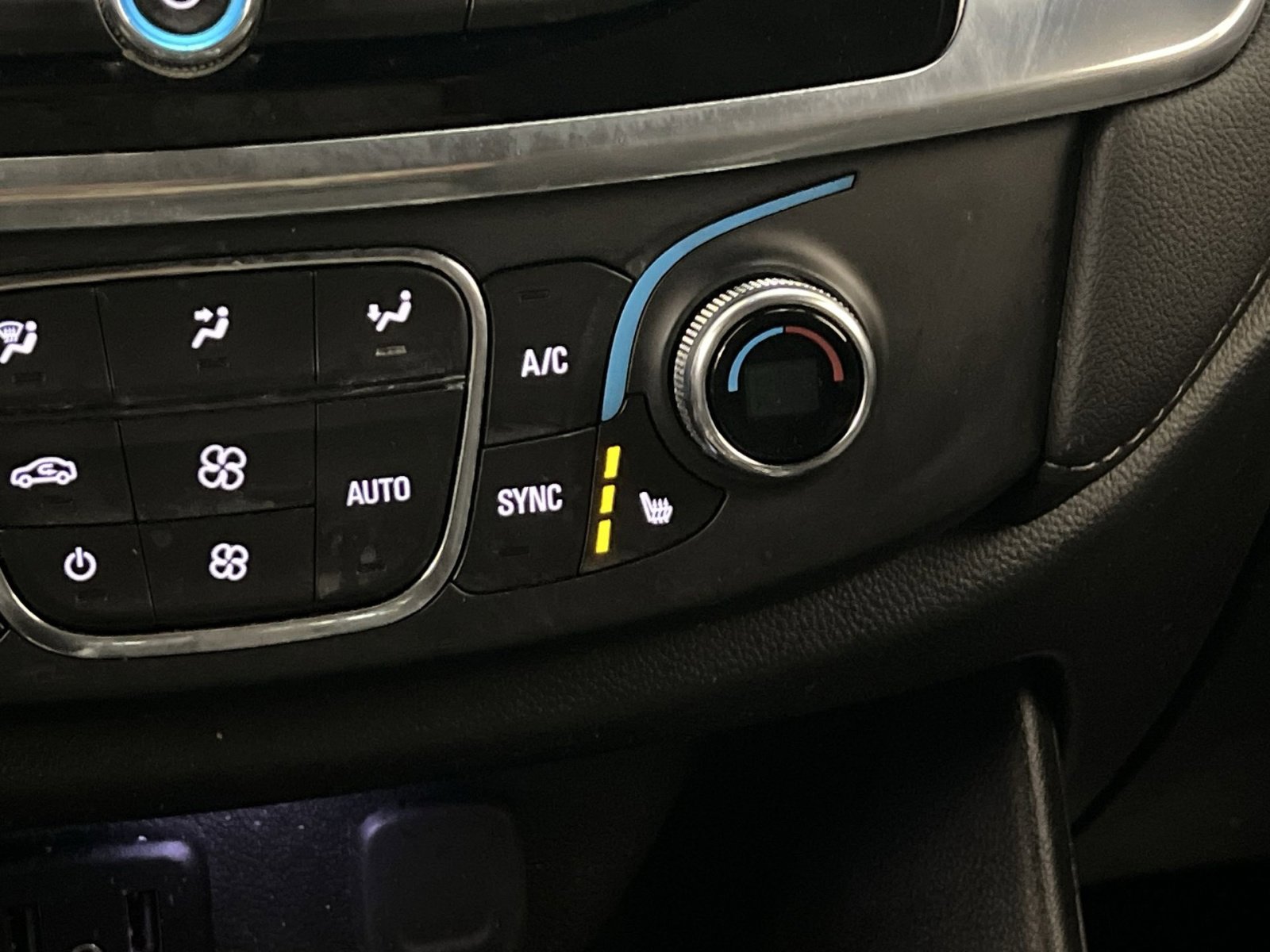 Used 2022 Chevrolet Traverse LT image 32