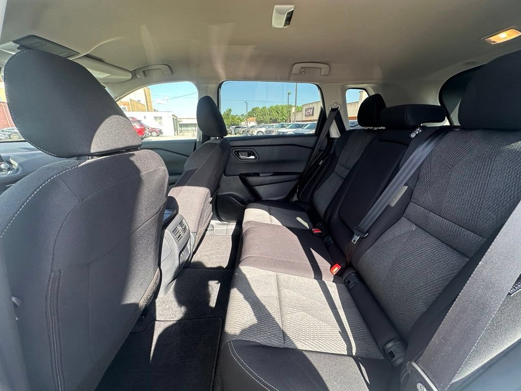 Certified 2025 Nissan Rogue SV FWD image 15
