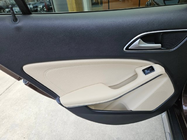 Used 2015 Mercedes-Benz GLA 250 4MATIC image 15