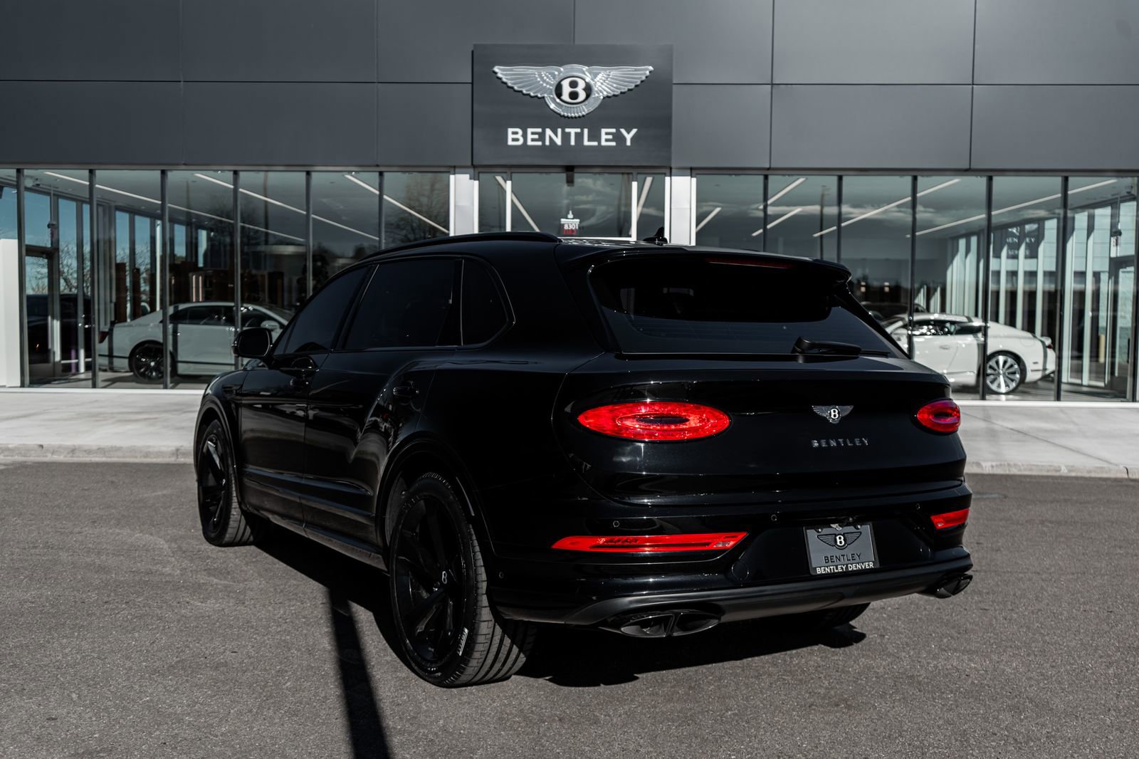 Used 2024 Bentley Bentayga Extended Wheelbase image 3