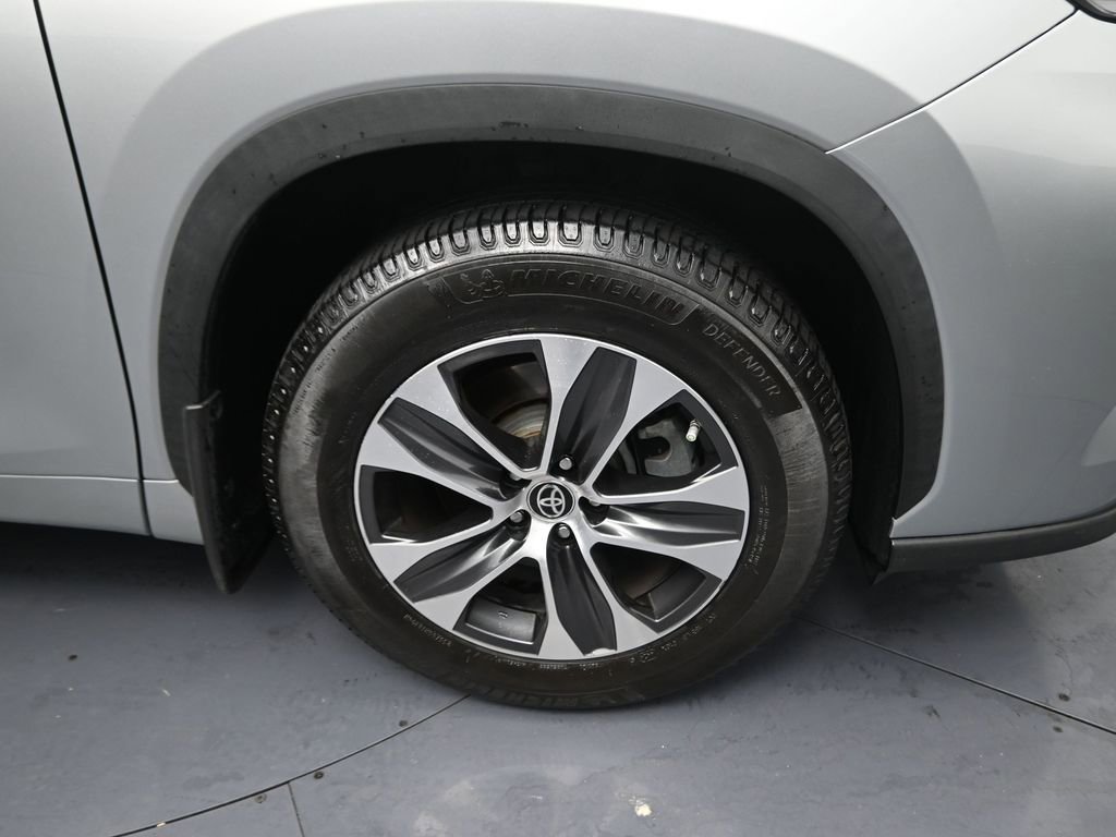 Used 2021 Toyota Highlander XLE image 5