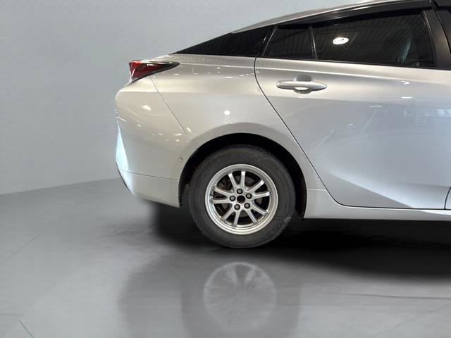Used 2017 Toyota Prius Three image 21