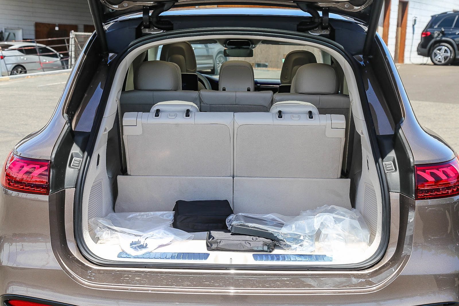 New 2026 Mercedes-Benz EQS 400 4MATIC SUV image 24