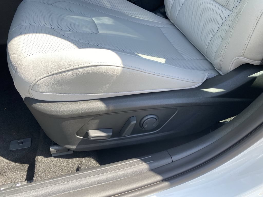 New 2026 Hyundai Elantra Limited FWD image 12