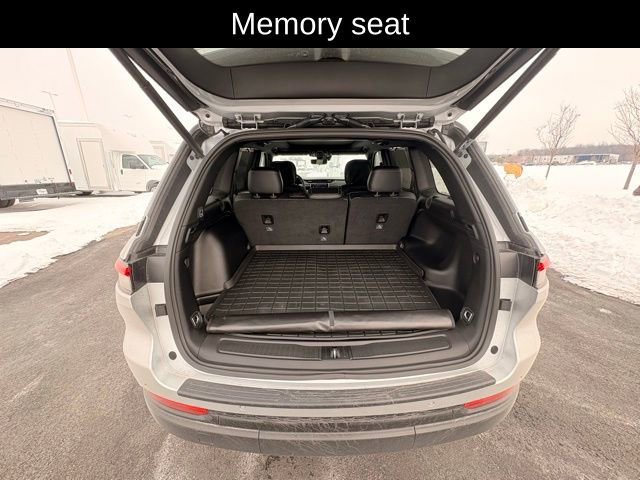 Used 2025 Jeep Grand Cherokee Limited w/ Luxury Tech Group II image 21