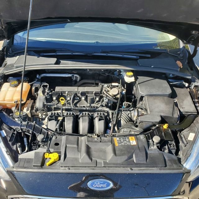 Used 2018 Ford Focus SE w/ Cold Weather Package image 3