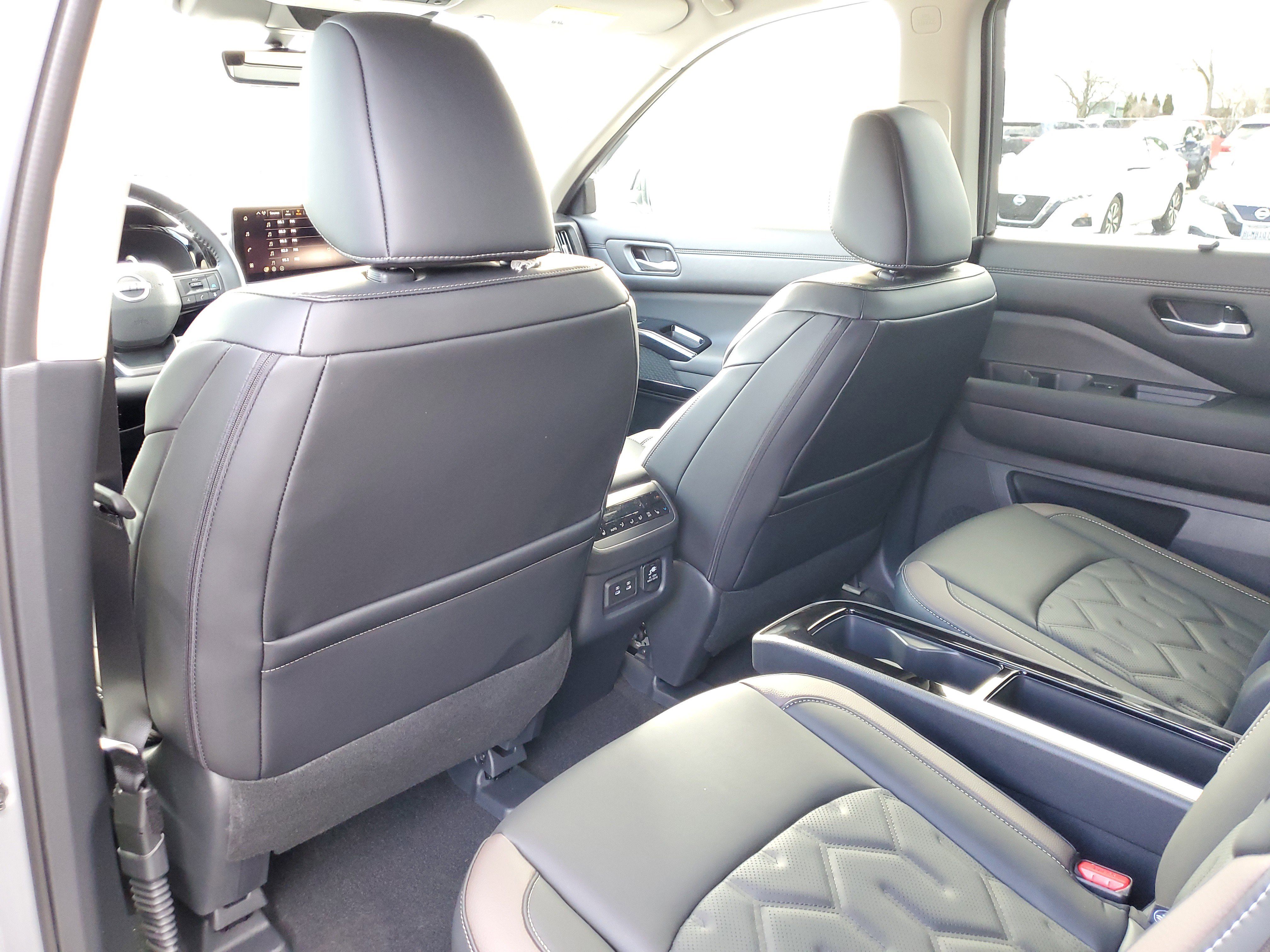 New 2026 Nissan Pathfinder Platinum image 32