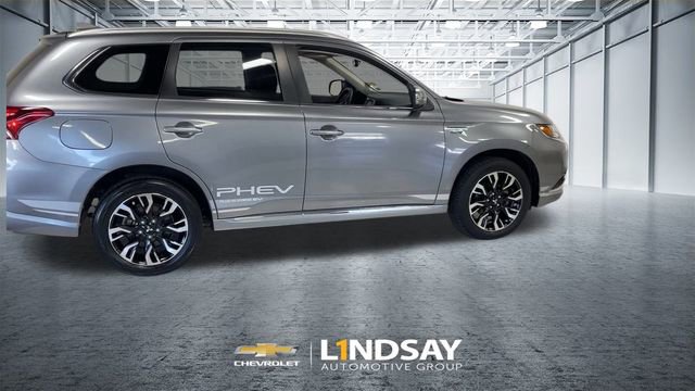 Used 2018 Mitsubishi Outlander SEL image 2