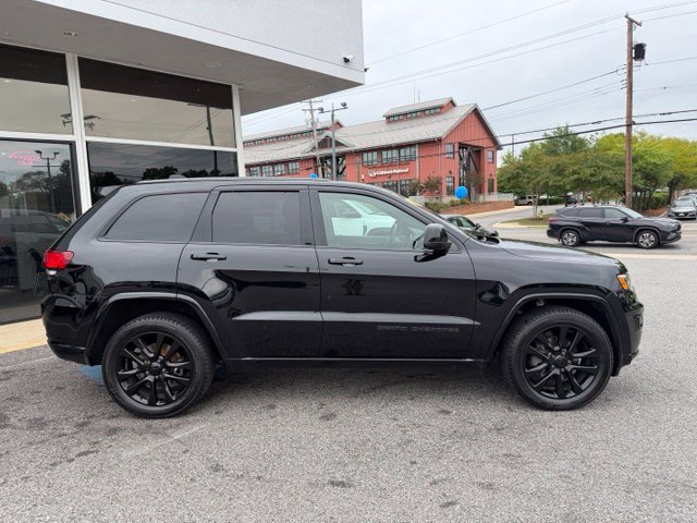 Used 2018 Jeep Grand Cherokee Altitude AWD/4WD image 19