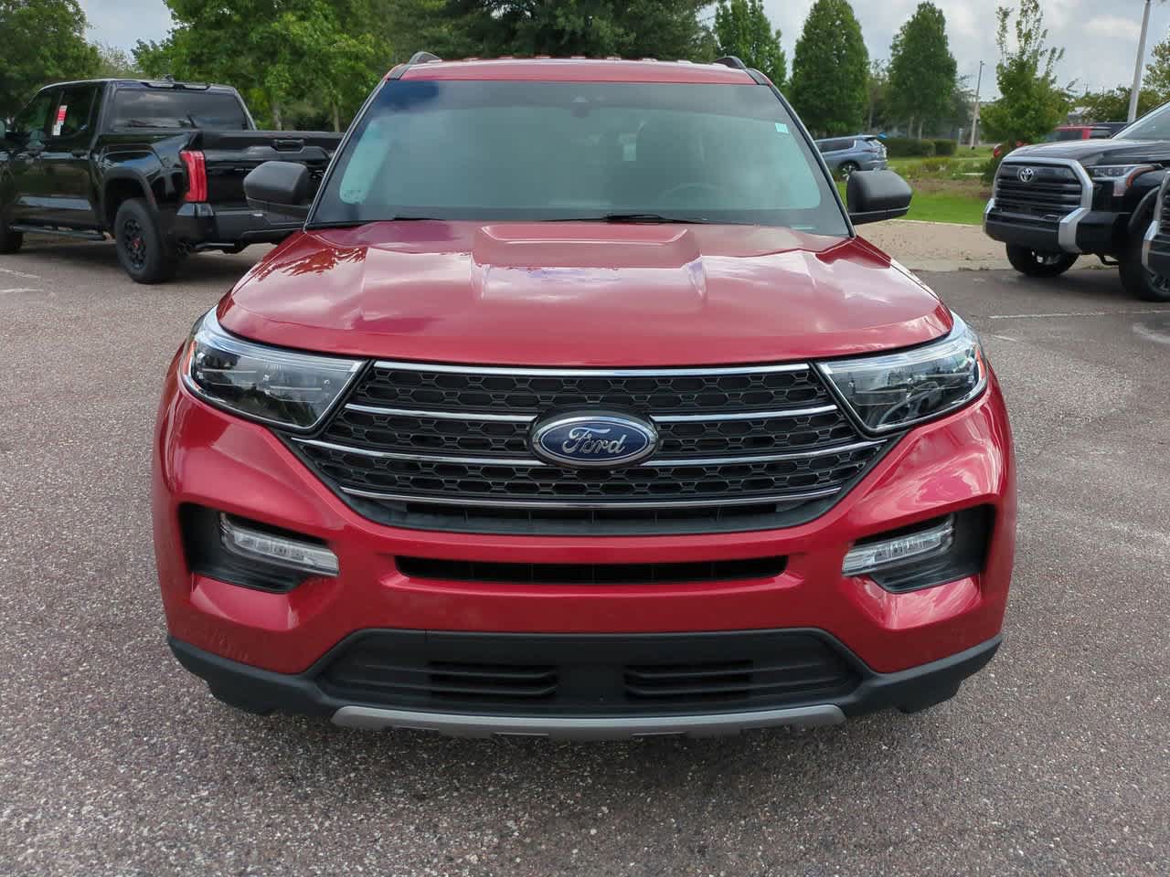 Used 2023 Ford Explorer XLT w/ Equipment Group 202A RWD image 9