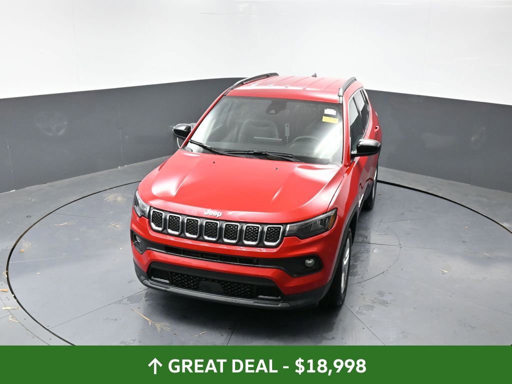 Used 2024 Jeep Compass Latitude image 45