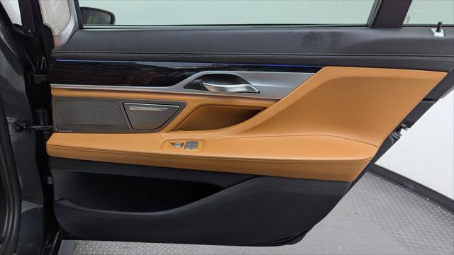 Used 2019 BMW 750i w/ Executive Package RWD image 19