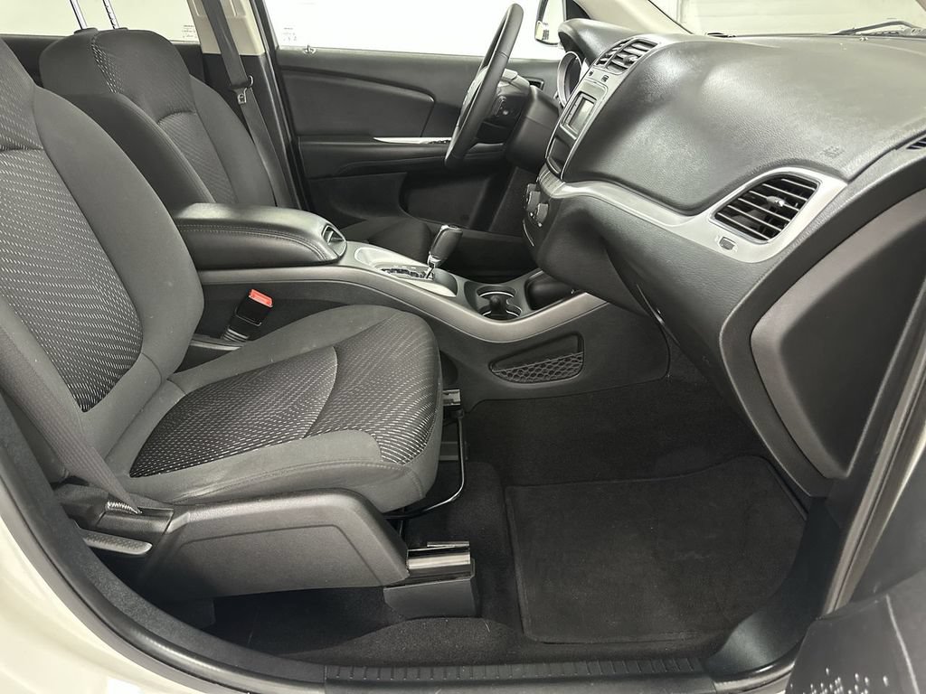 Used 2018 Dodge Journey SXT w/ Connectivity Group FWD image 18