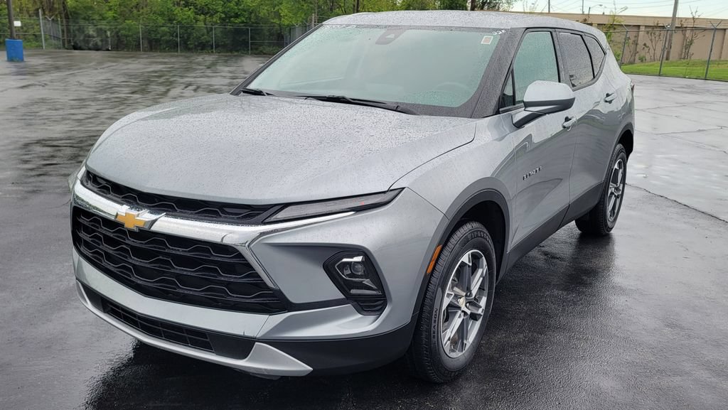 Used 2025 Chevrolet Blazer LT AWD/4WD image 3