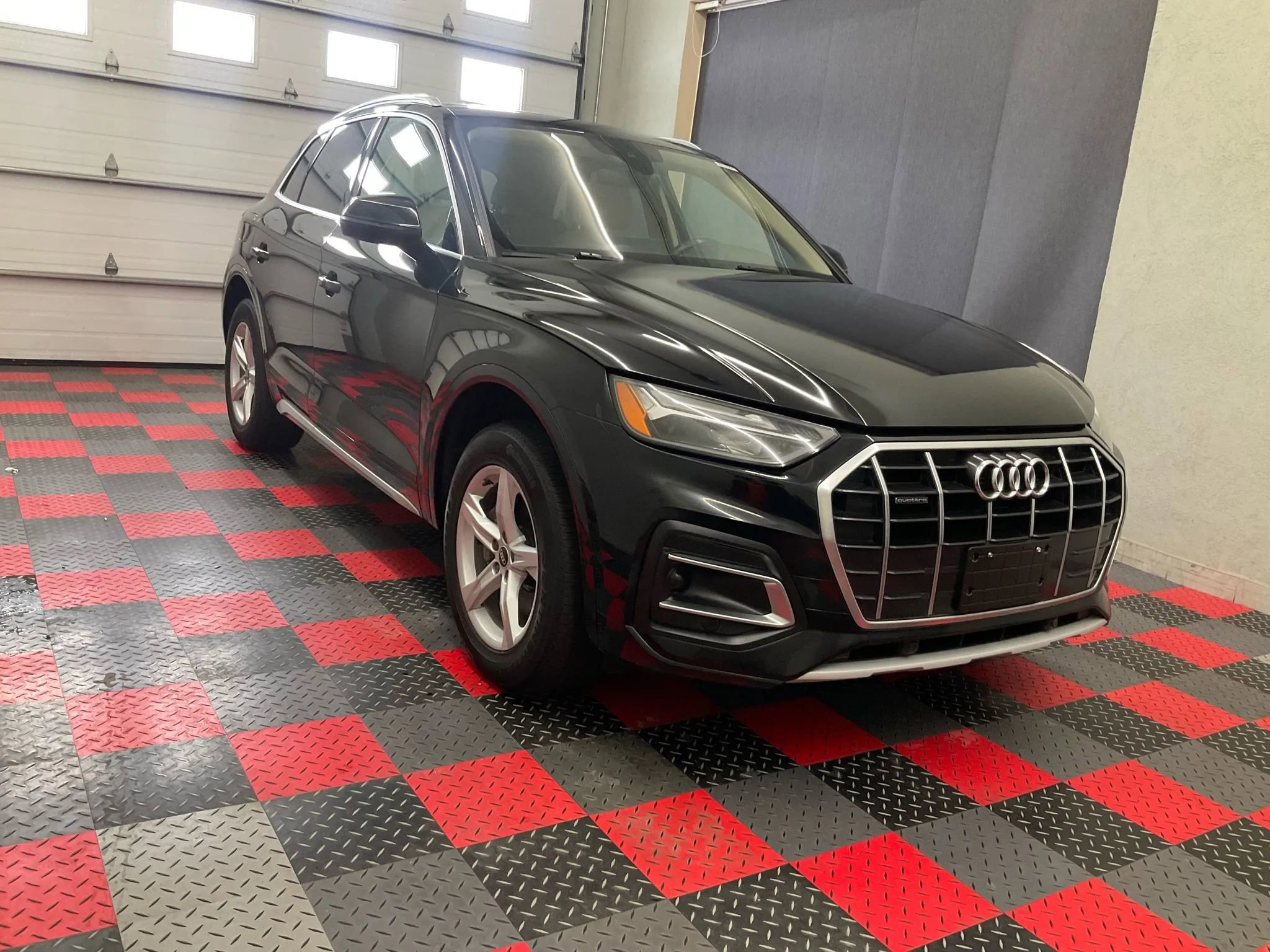 Used 2021 Audi Q5 2.0T Premium w/ Convenience Package image 2