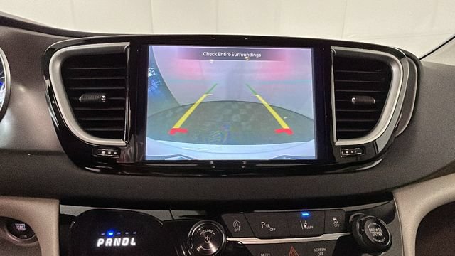 Used 2024 Chrysler Pacifica Touring-L FWD image 24