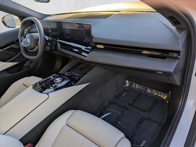 Certified 2025 BMW 530i image 21