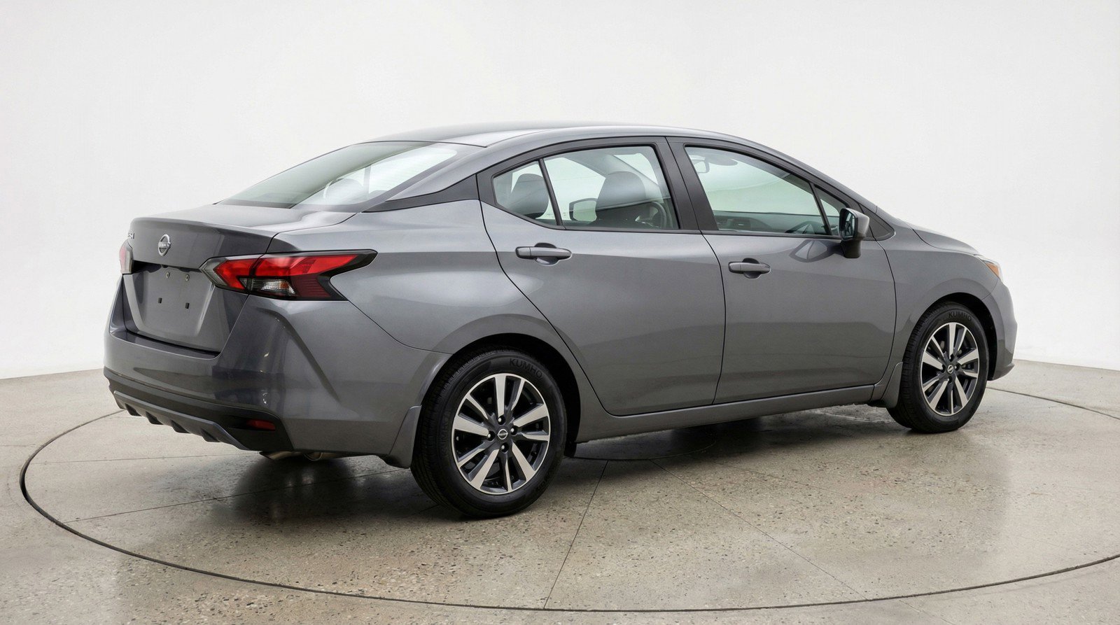 Used 2025 Nissan Versa SV image 9