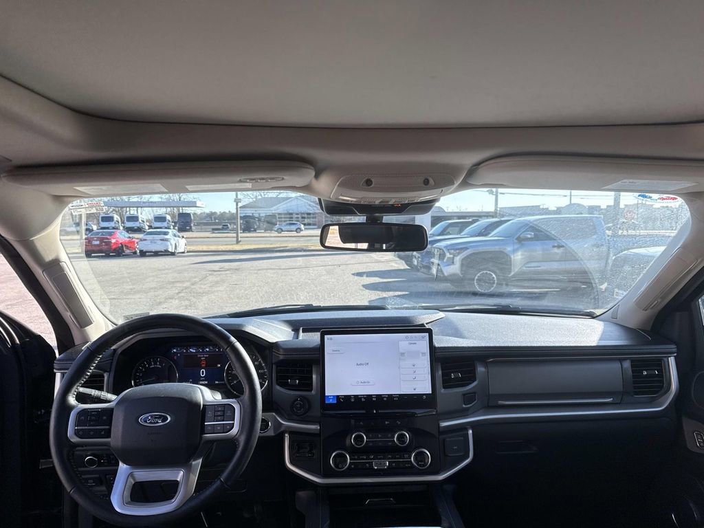 Used 2024 Ford Expedition XLT image 15