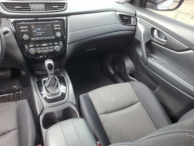 Used 2017 Nissan Rogue SV AWD/4WD image 16