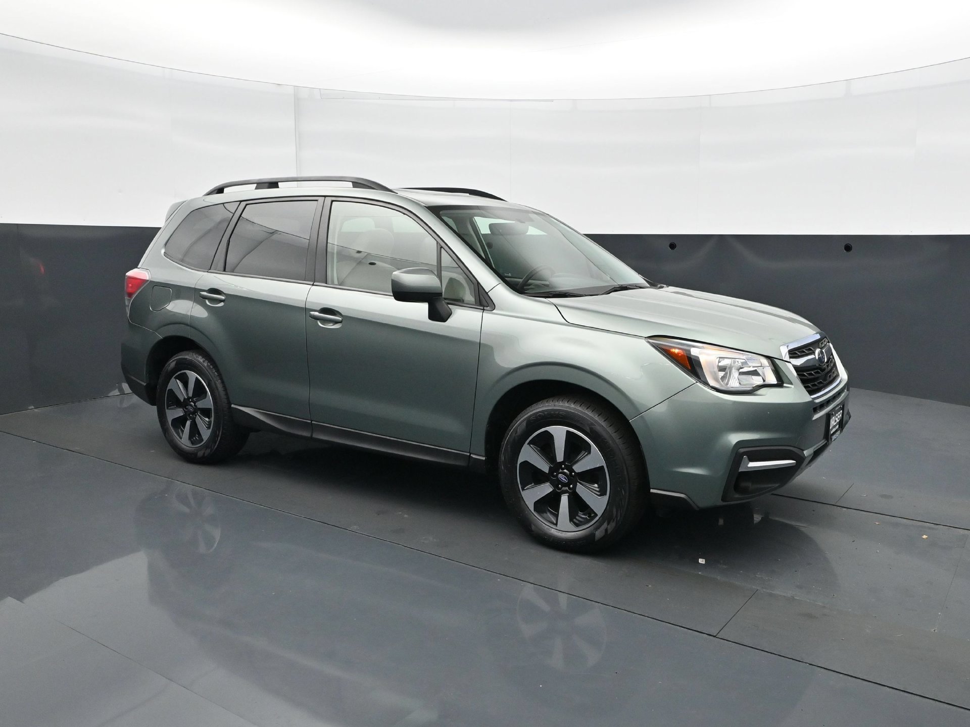 Used 2017 Subaru Forester 2.5i Premium w/ Popular Package #2A AWD/4WD image 9