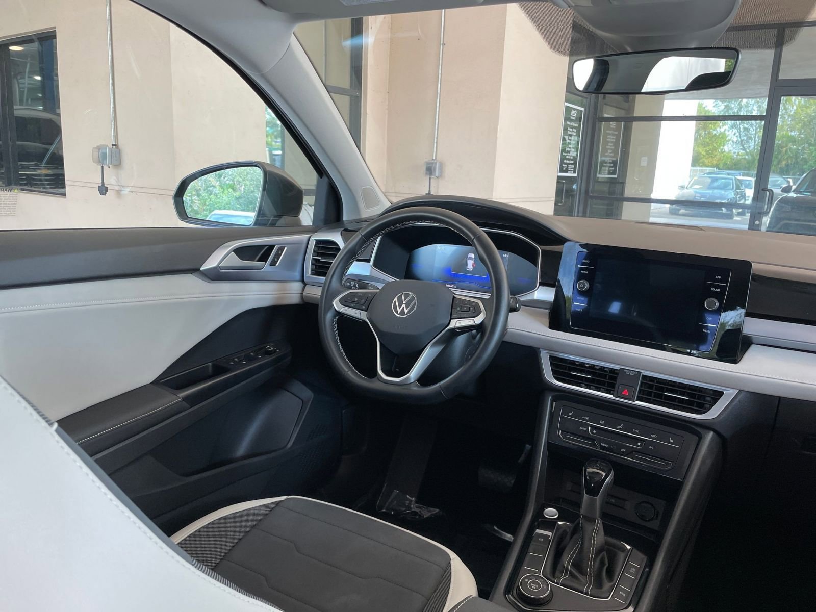 Used 2025 Volkswagen Taos SE image 28