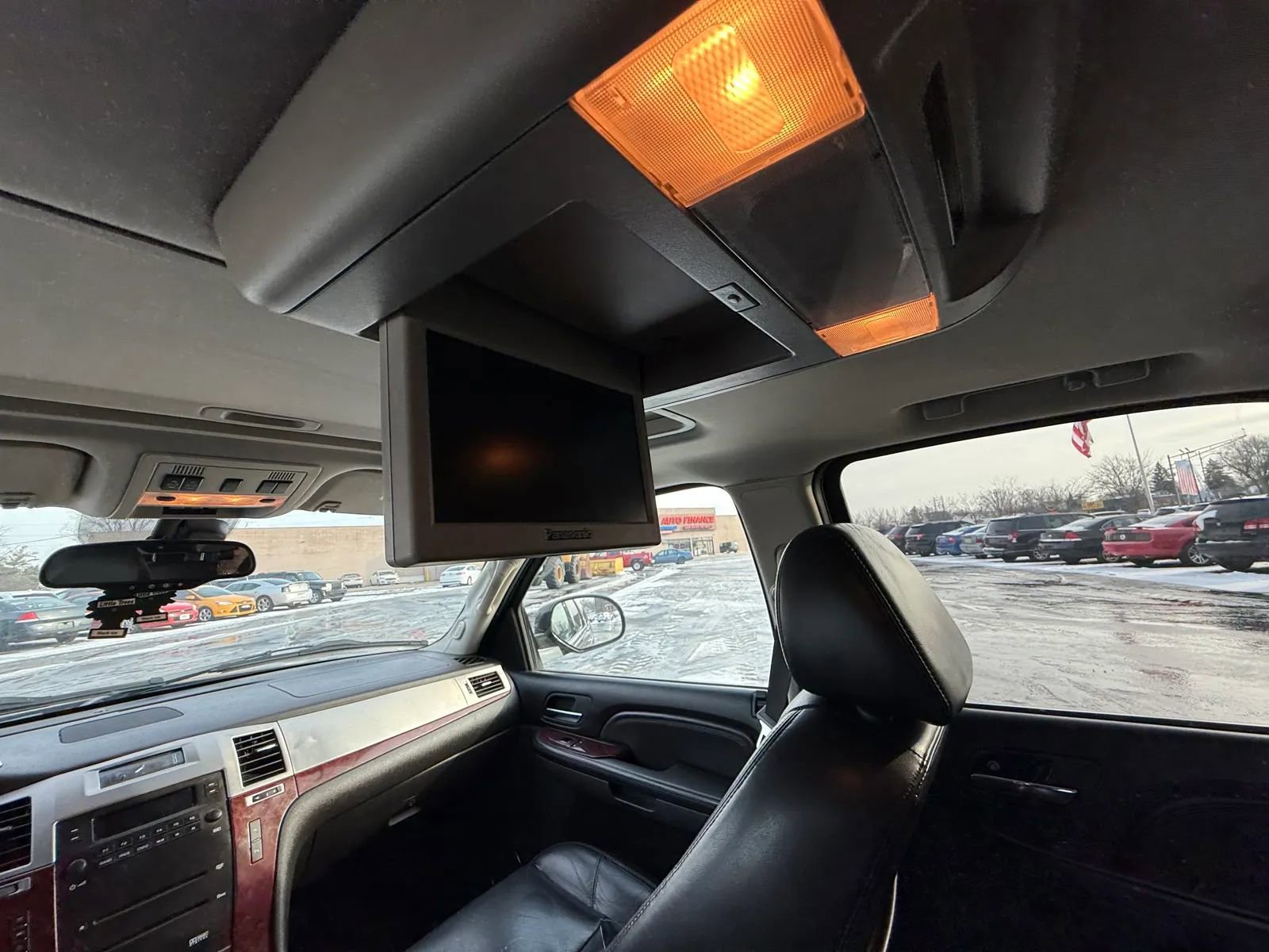 Used 2007 Cadillac Escalade AWD w/ Climate Package image 13