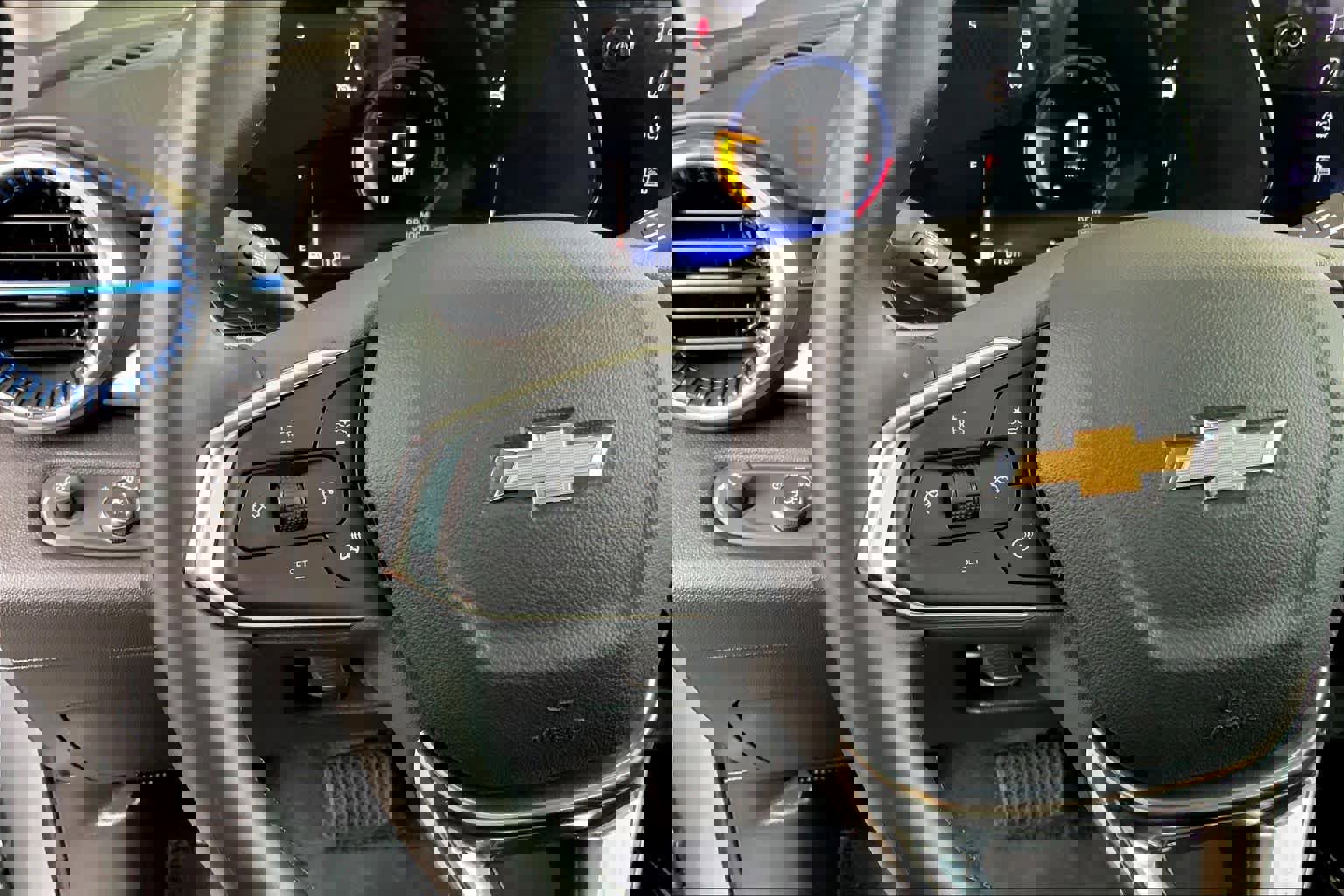 Used 2025 Chevrolet Trax LT w/ LT Convenience Package image 24