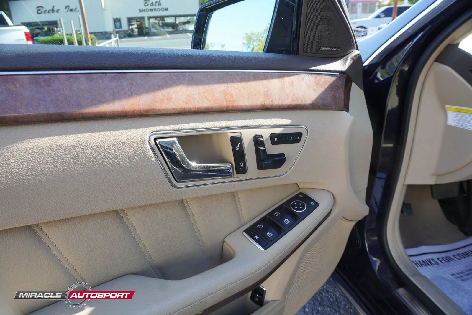 Used 2011 Mercedes-Benz E 350 4MATIC Wagon image 16