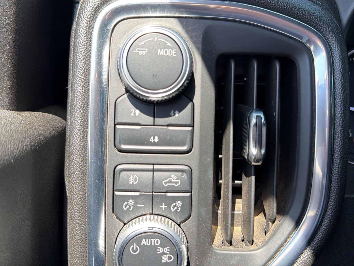 Used 2020 GMC Sierra 2500 SLE w/ SLE Value Package; image 9