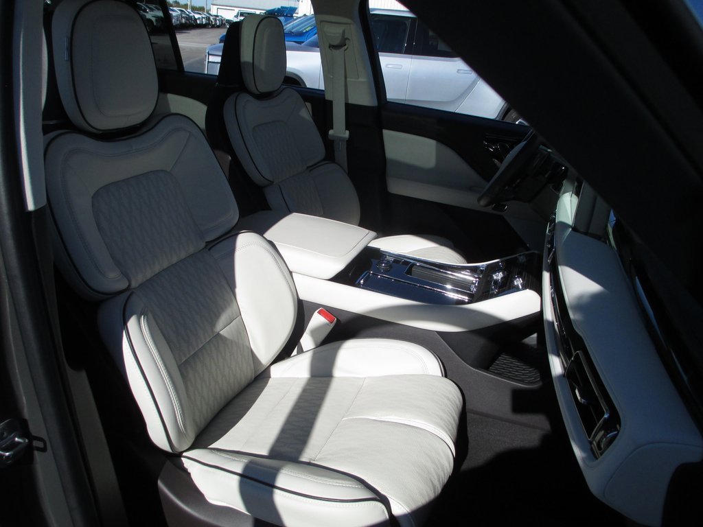 Used 2024 Lincoln Aviator Black Label w/ Dynamic Handling Package image 21