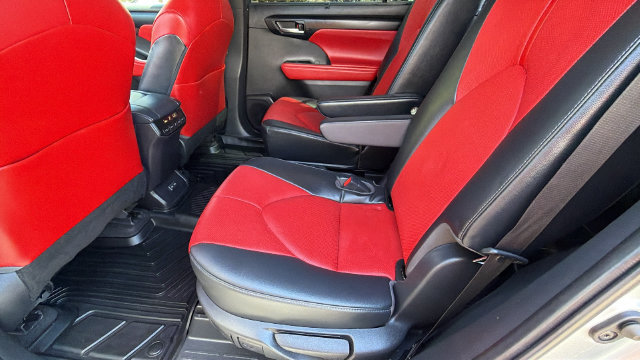 Used 2023 Toyota Highlander XSE AWD/4WD image 16