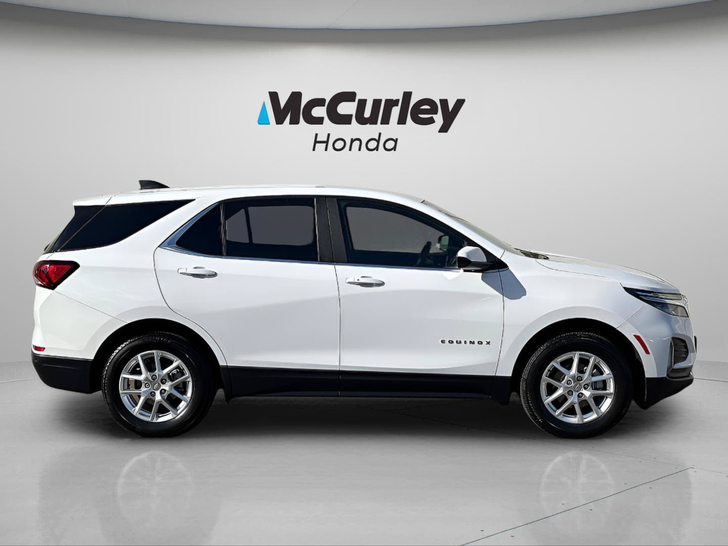Used 2024 Chevrolet Equinox LT AWD/4WD image 2