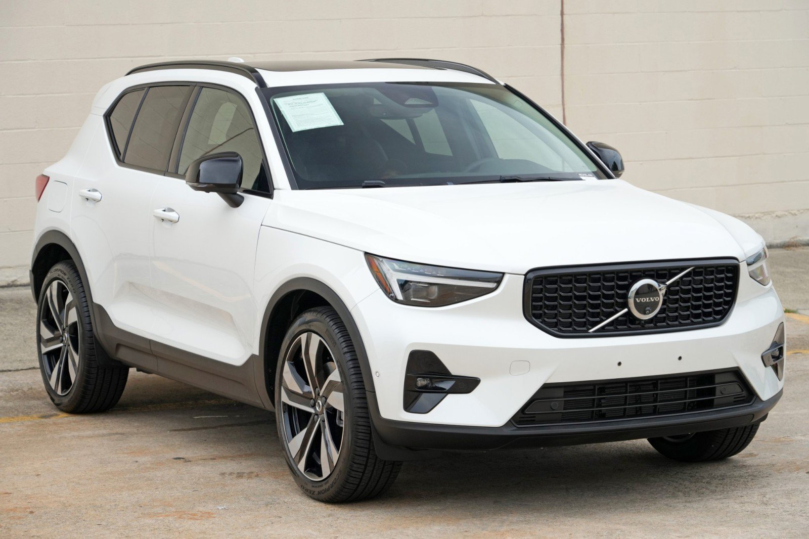 Used 2025 Volvo XC40 B5 Plus w/ Protection Package Premier AWD/4WD image 59
