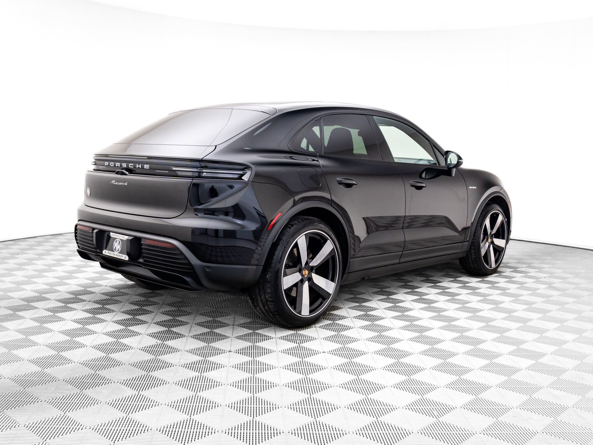 Certified 2025 Porsche Macan 4 Electric image 7