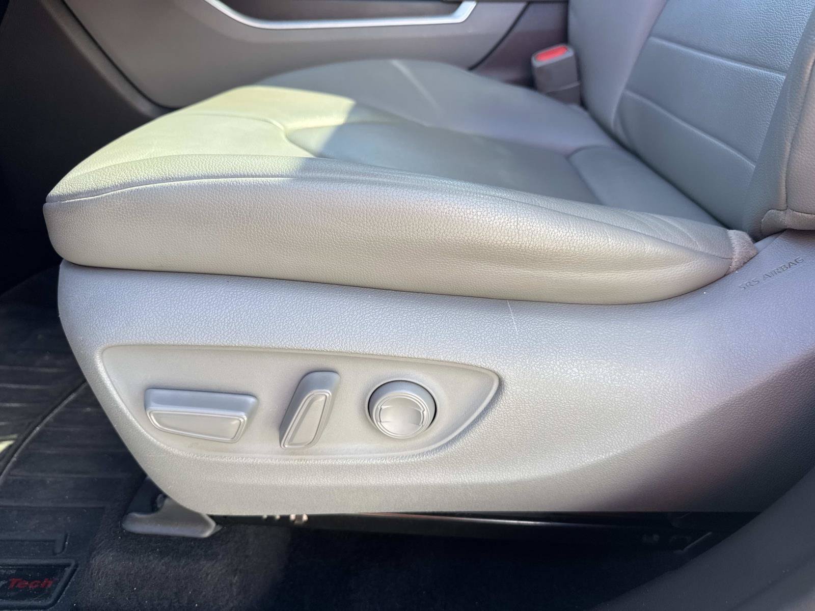Used 2020 Toyota Highlander XLE FWD image 18