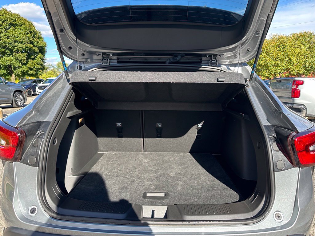 Used 2024 Chevrolet Trax RS w/ Sunroof Package FWD image 28
