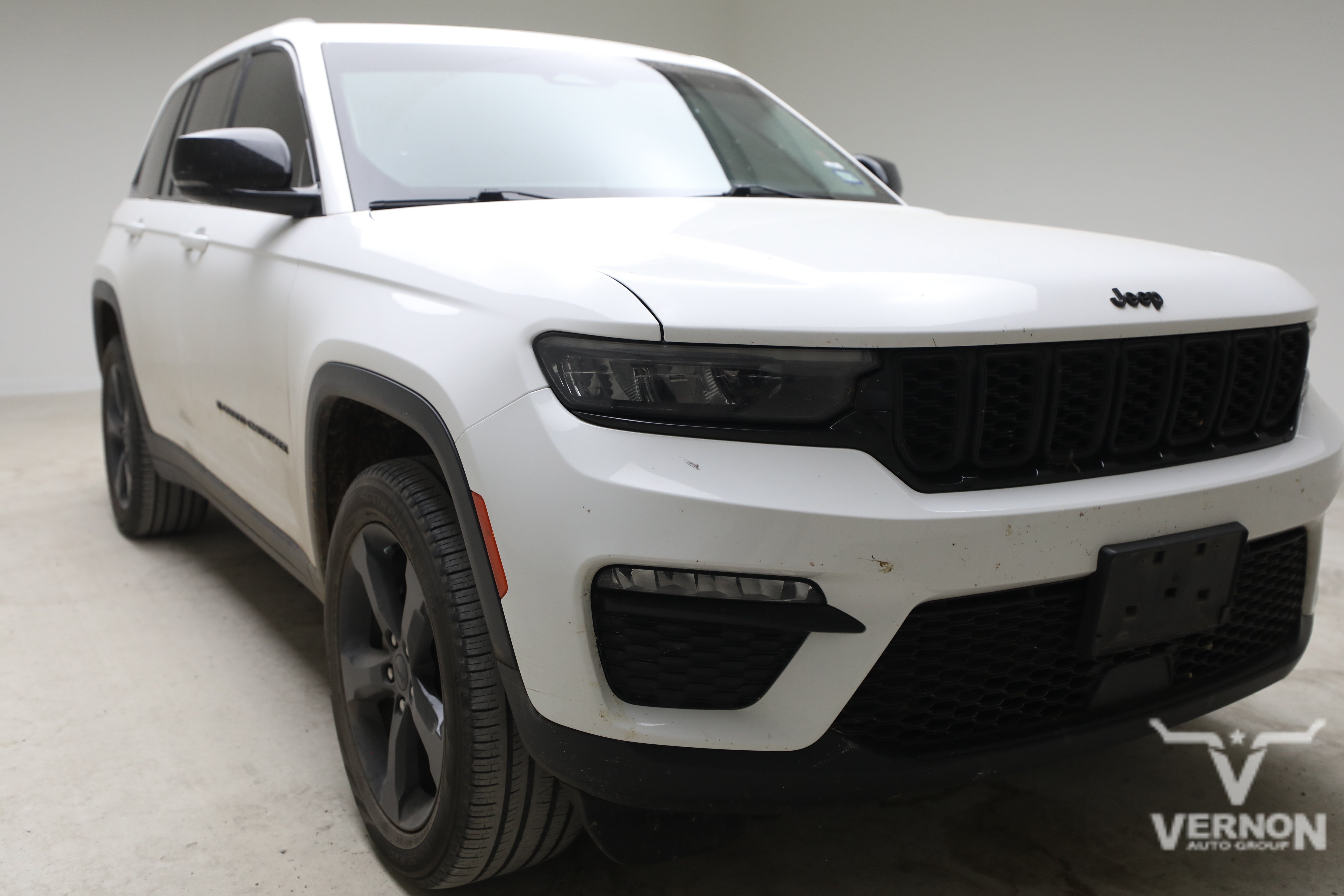 Used 2023 Jeep Grand Cherokee Limited w/ Black Appearance Package RWD image 6